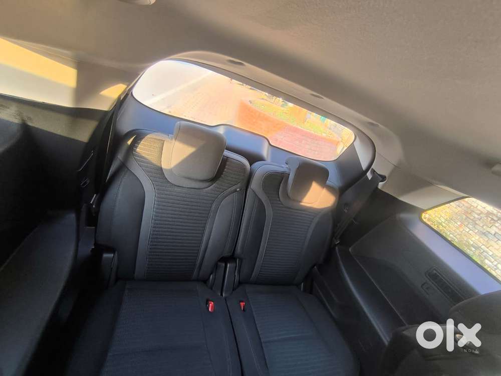 Mahindra Xuv700 Ax 3 Diesel Mt 7 Str (e), 2025, Diesel
