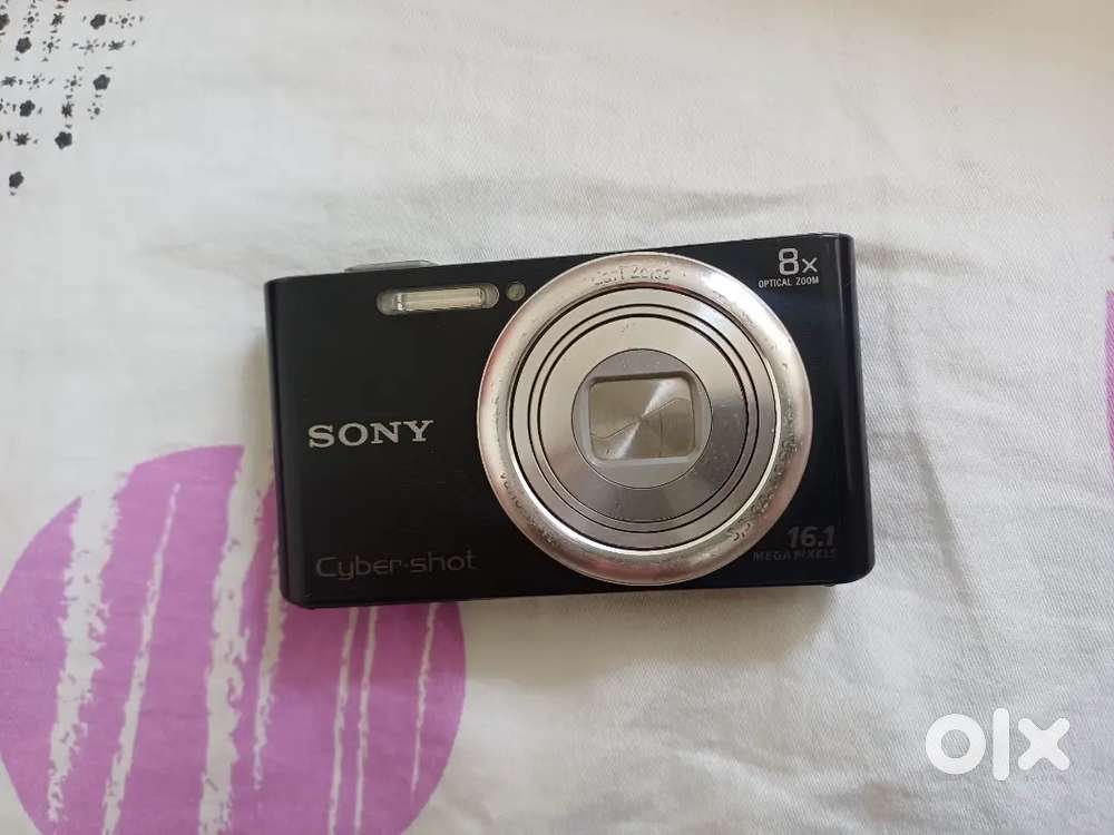 Digitalcamera with card reader and charger