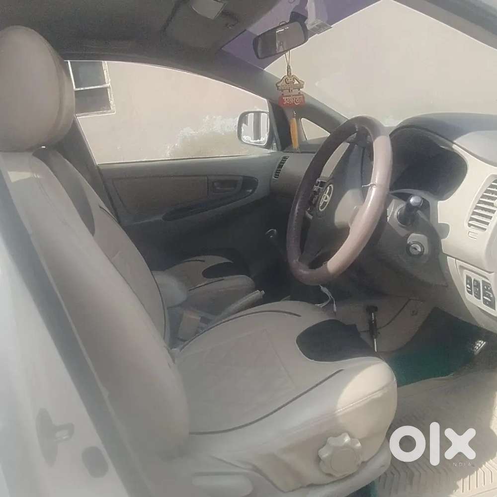 Toyota Innova 2009 Petrol Manual 7 Str
