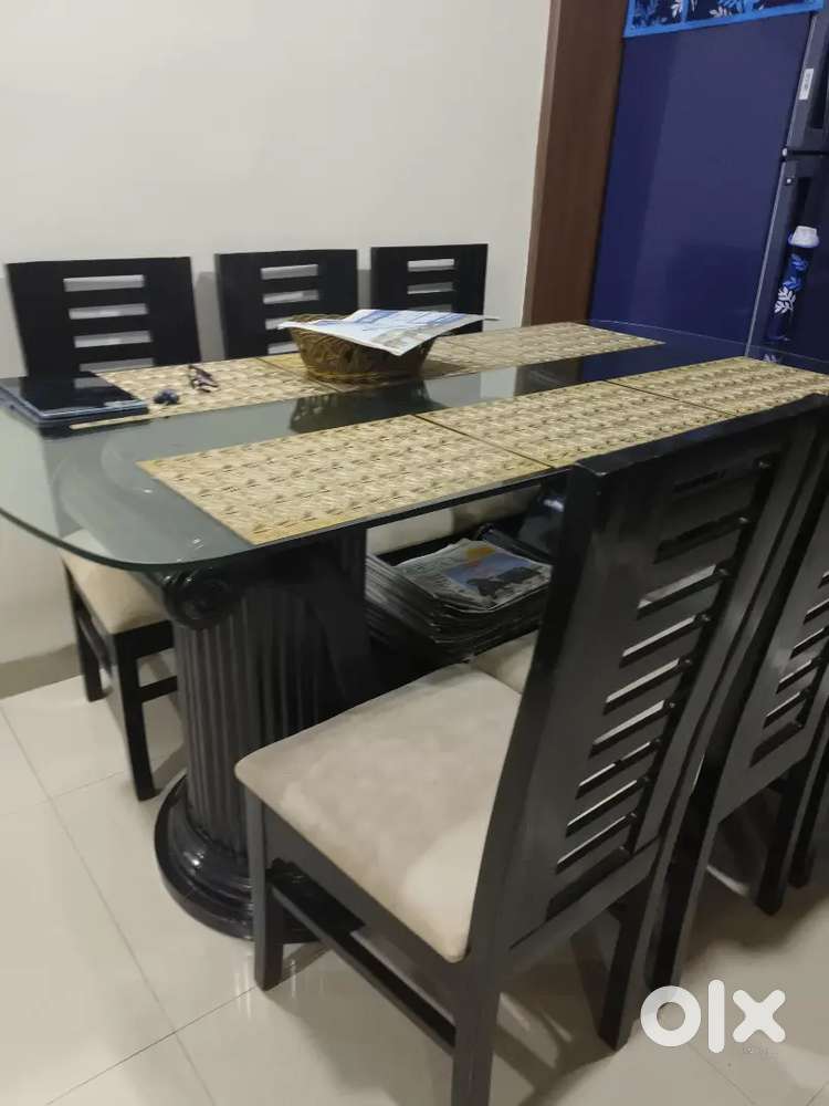 6 seater Dinning table