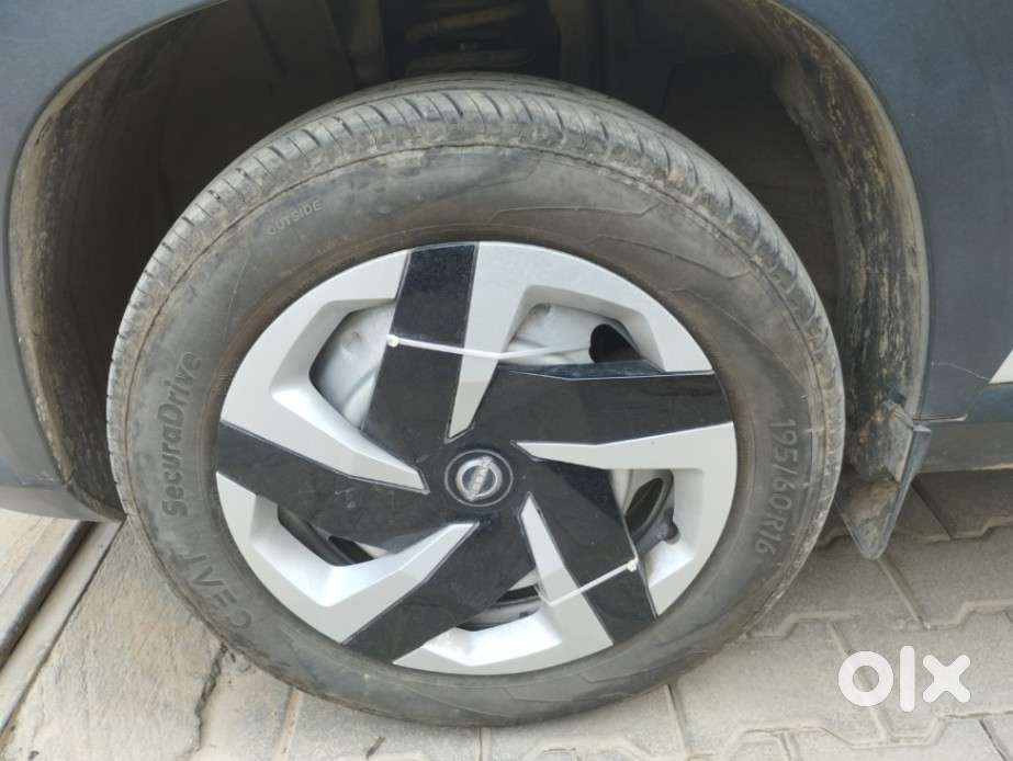 Nissan Magnite Kuro Edition Petrol Amt, 2024, Petrol