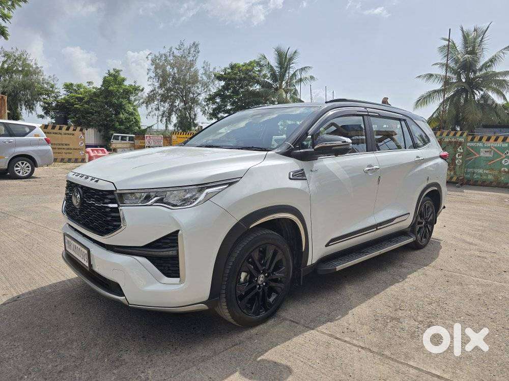 Toyota Innova Hycross 2.0 Zx (o) Hybrid 7 Str, 2025, Petrol