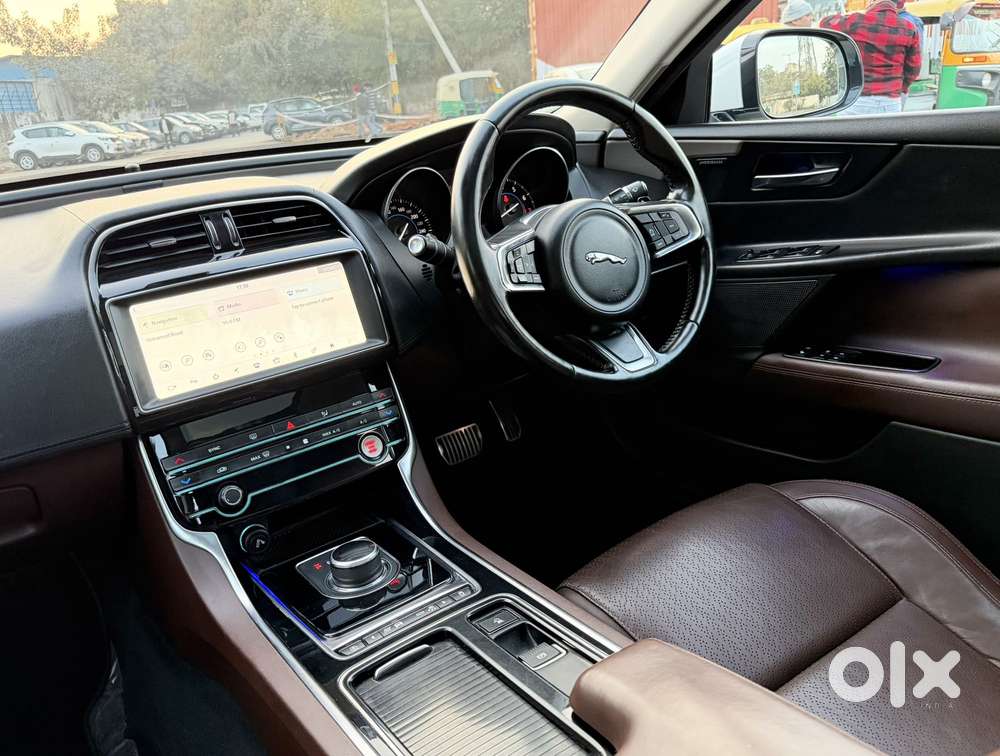 Jaguar Xe Portfolio, 2019, Petrol