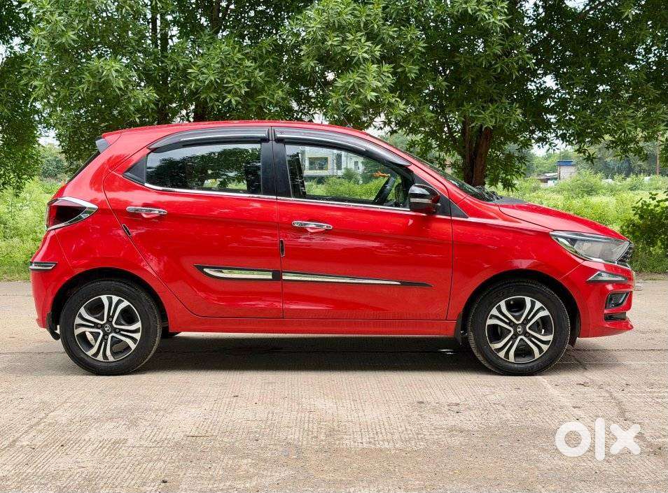 Tata Tiago 1.05 Revotorq Xt, 2023, Petrol