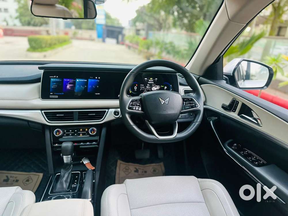 Mahindra Xuv700 2.2 Ax 7 Diesel At Str, 2024, Diesel