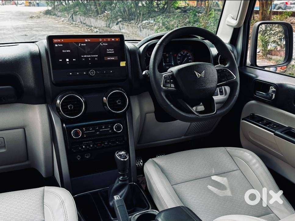 Mahindra Thar Roxx Mx5 Petrol Mt 2wd, 2025