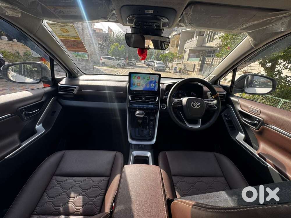 Toyota Innova Hycross 2.0 Zx (o) Hybrid 7 Str, 2025, Petrol