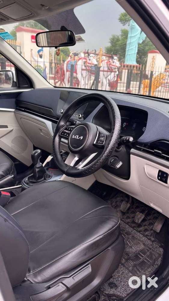 Kia Carens Clavis, 2024, Petrol