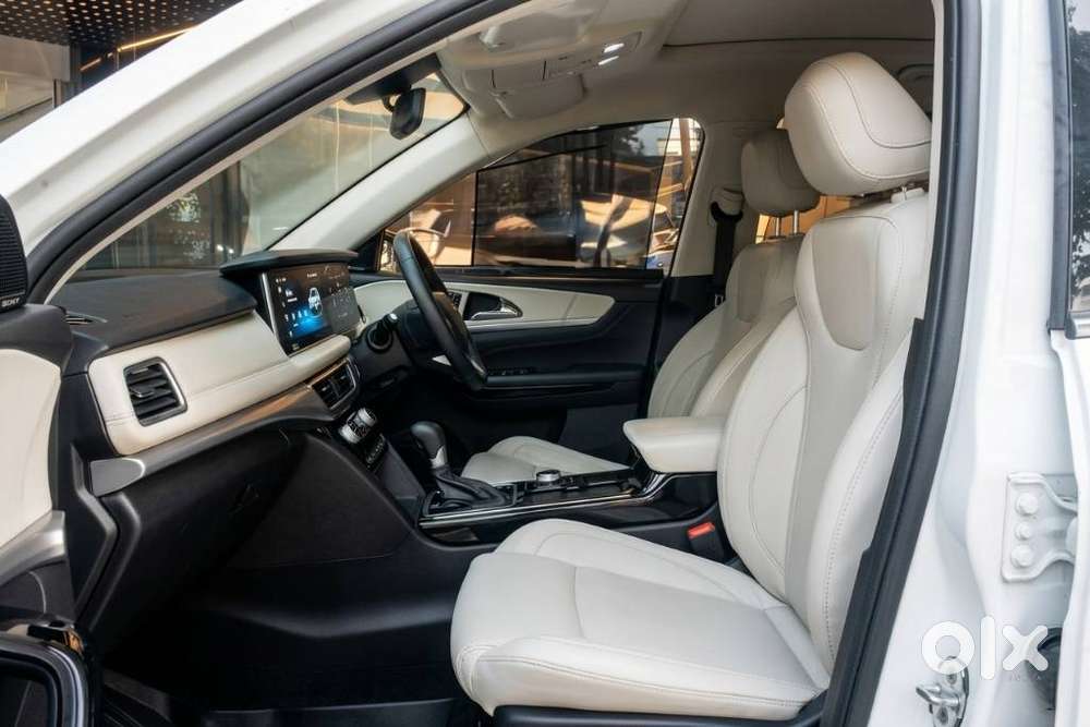Mahindra Xuv700 2.0 Ax 7 Petrol At Luxury Pack Str, 2023, Petrol