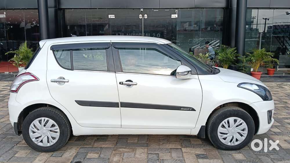 Maruti Suzuki Swift Vxi Abs Bsiv, 2017, Petrol