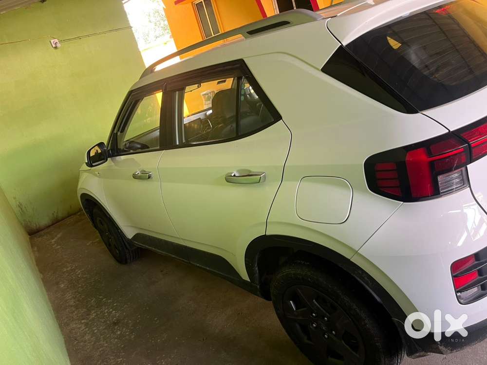 Hyundai Venue Petrol 2025