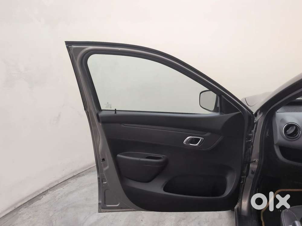 Renault Kwid 2019-ongoing 1.0 Rxt Amt (o), 2018, Petrol