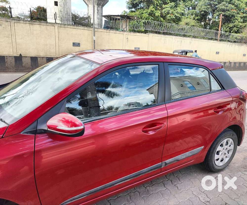 Hyundai I20 A Rare Gem Only 43000 Kms Driven Passion Red Color.