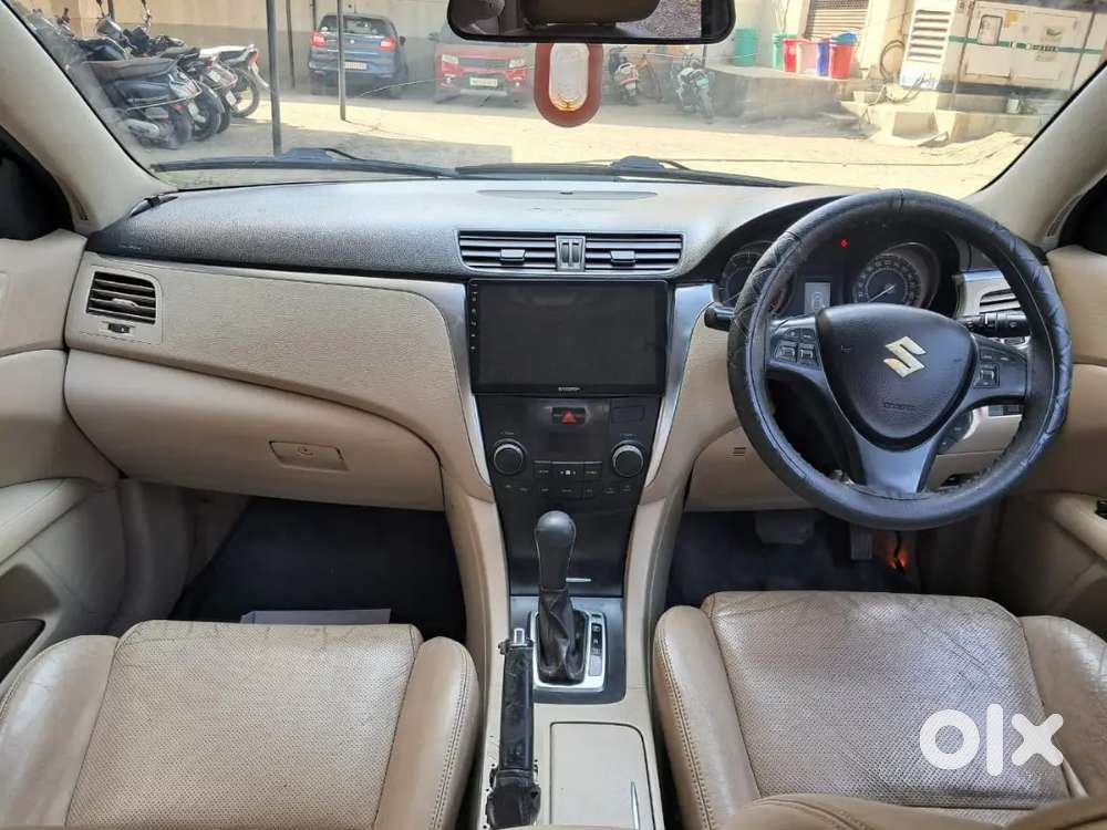Maruti Suzuki Kizashi 2.4 2012