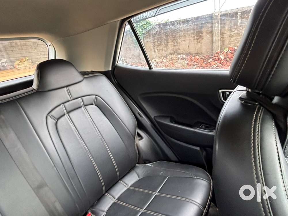 Hyundai Venue Petrol Mt 9000