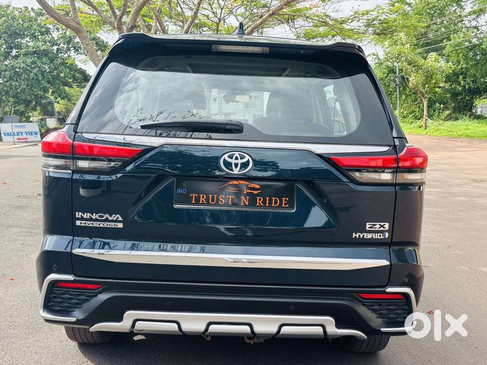Toyota Innova Hycross 2.0 Zx (o) Hybrid 7 Str, 2023, Petrol