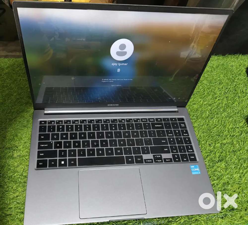Samsung galaxy book 4   8/512G Intel i3 processor 13 generation
