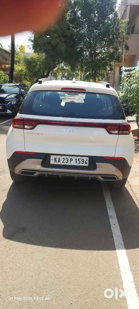 Kia Sonet Push Button Start With Sunroof & Alloy Wheels