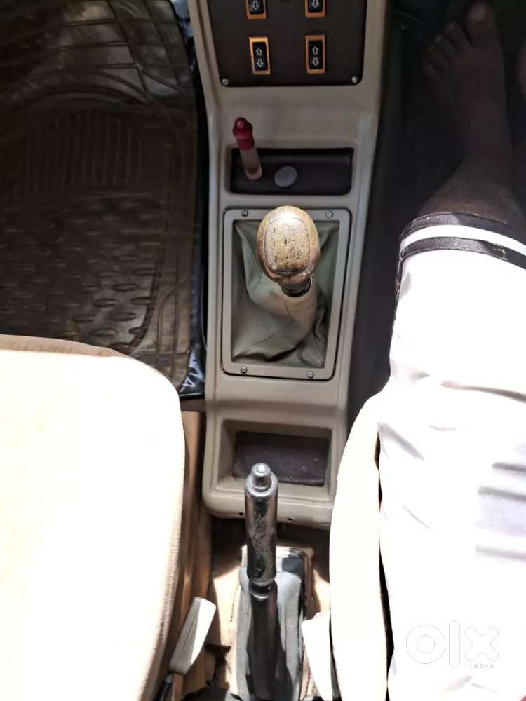 Ambassador Ambassador 2013 Diesel 143 Km Driven