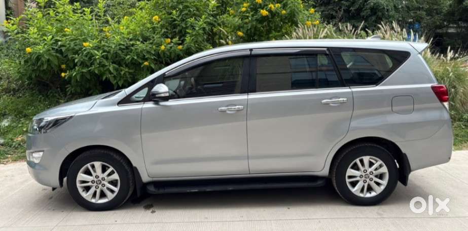 Toyota Innova Crysta 2.4 V 8 Str, 2016, Diesel