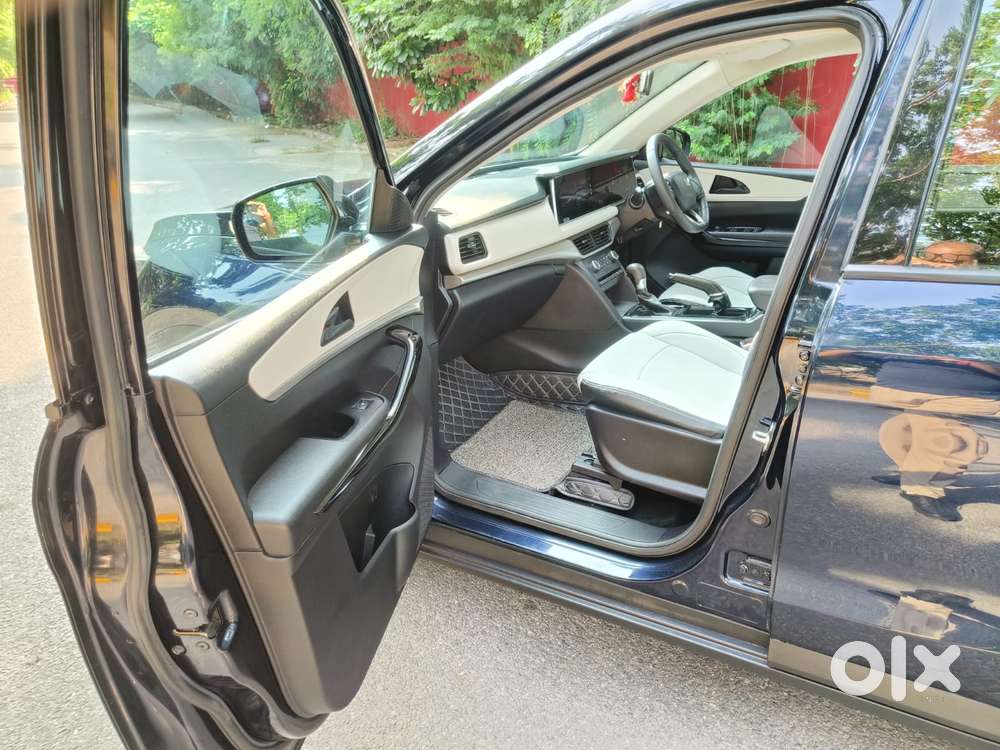 Mahindra Xuv700 2.2 Ax 5 Diesel At 7 Str, 2023, Diesel