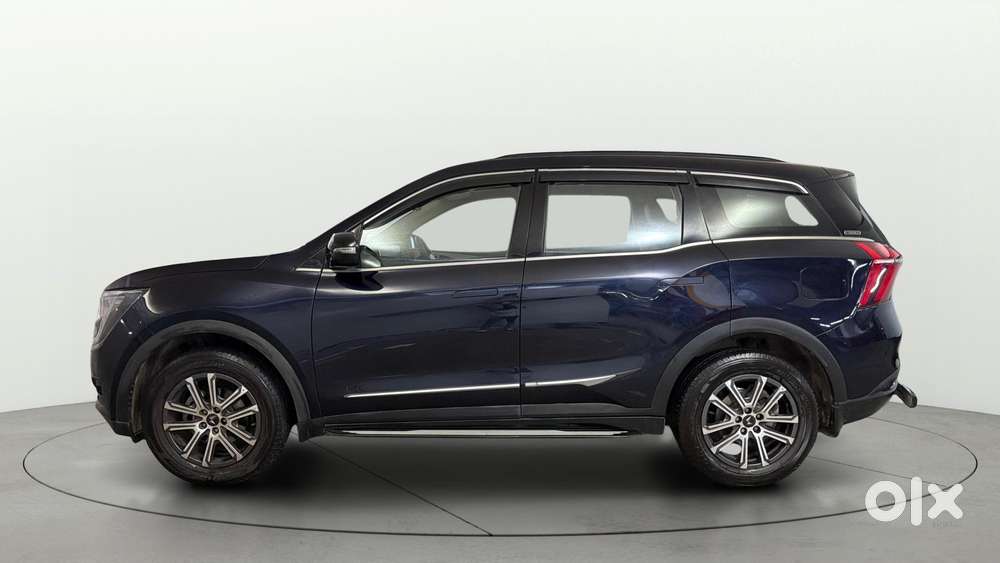 Mahindra Xuv700 2.0 Ax 7 Petrol Mt Str, 2025, Petrol