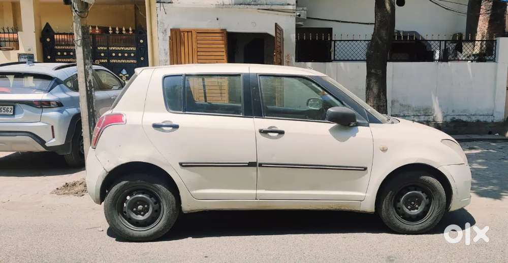 Maruti Suzuki Swift 2010 Petrol 81700 Km Driven