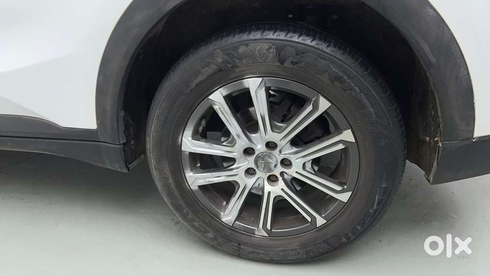 Mahindra Xuv700 2.0 Ax 7 Petrol At Luxury Pack Str, 2023, Petrol