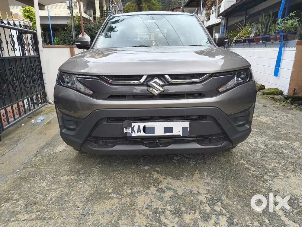 2024 Maruti Suzuki Brezza Lxi Petrol Manual  3955 Km  Single Owner