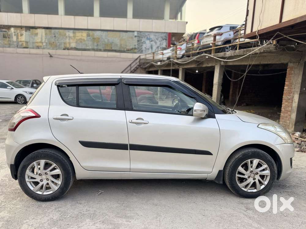 Maruti Suzuki Swift Amt Vvt Zxi, 2012, Petrol
