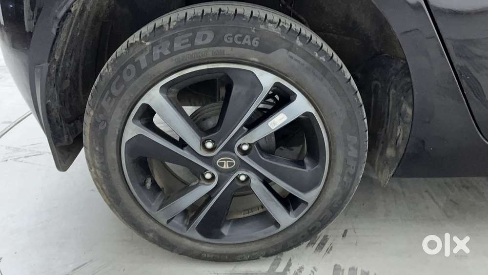 Tata Altroz 1.2 Xza Plus Dark Edition Dct, 2023, Petrol