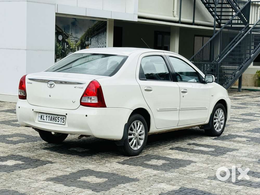 Toyota Etios V, 2011, Petrol