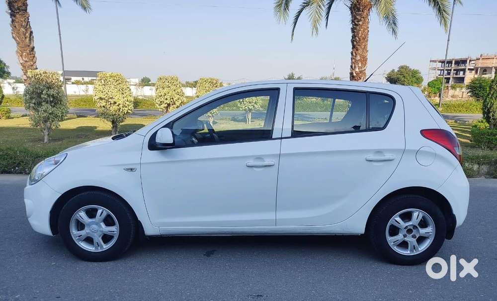 Hyundai I20 Petrol 2010/automatic With Sunroof/pb Number