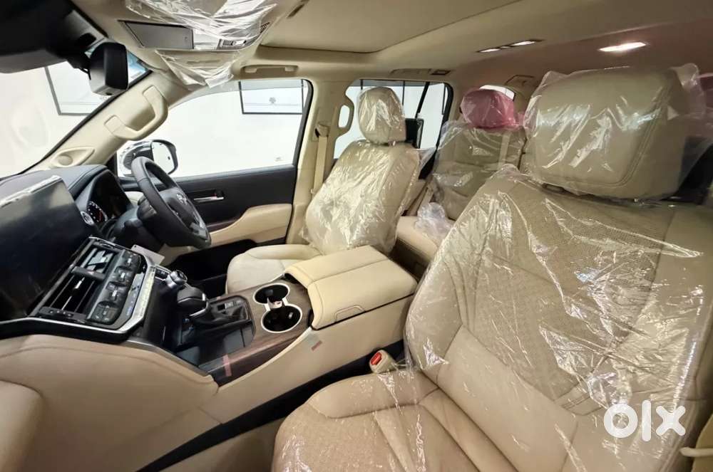Toyota Land Cruiser V8 Petrol, 2026, Petrol
