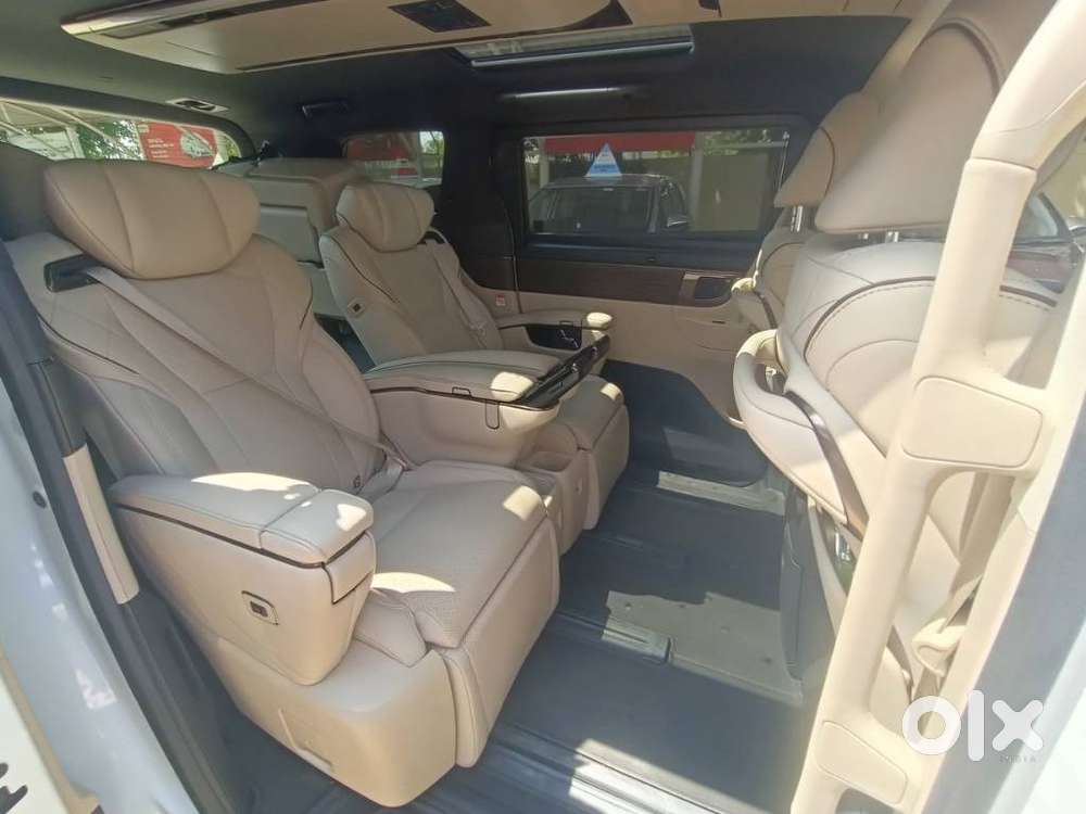 Toyota Vellfire Vip – Executive Lounge, 2024