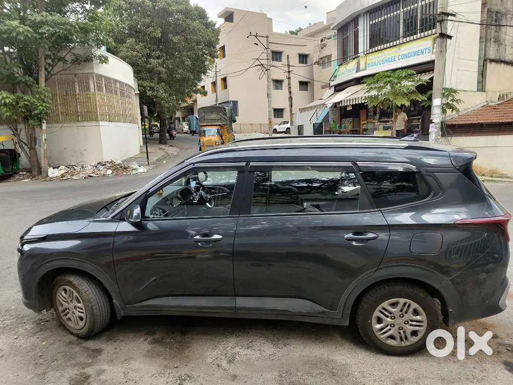 Kia Carens 2023 Petrol Well Maintained