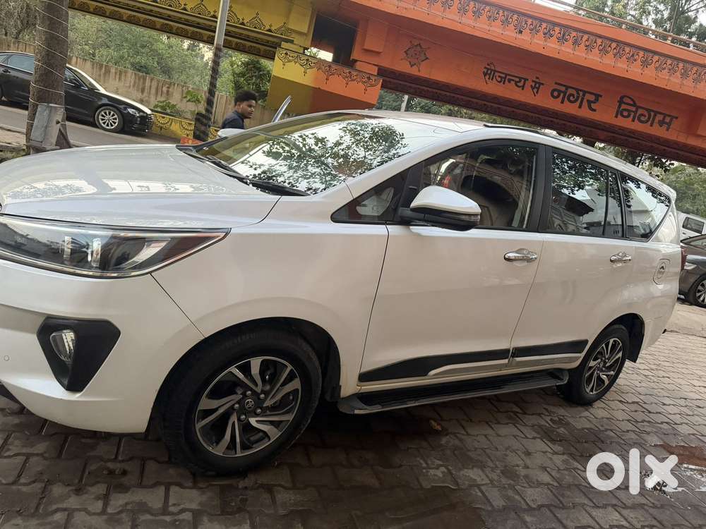 Toyota Innova Crysta 2.4 V 7 Str, 2022, Petrol