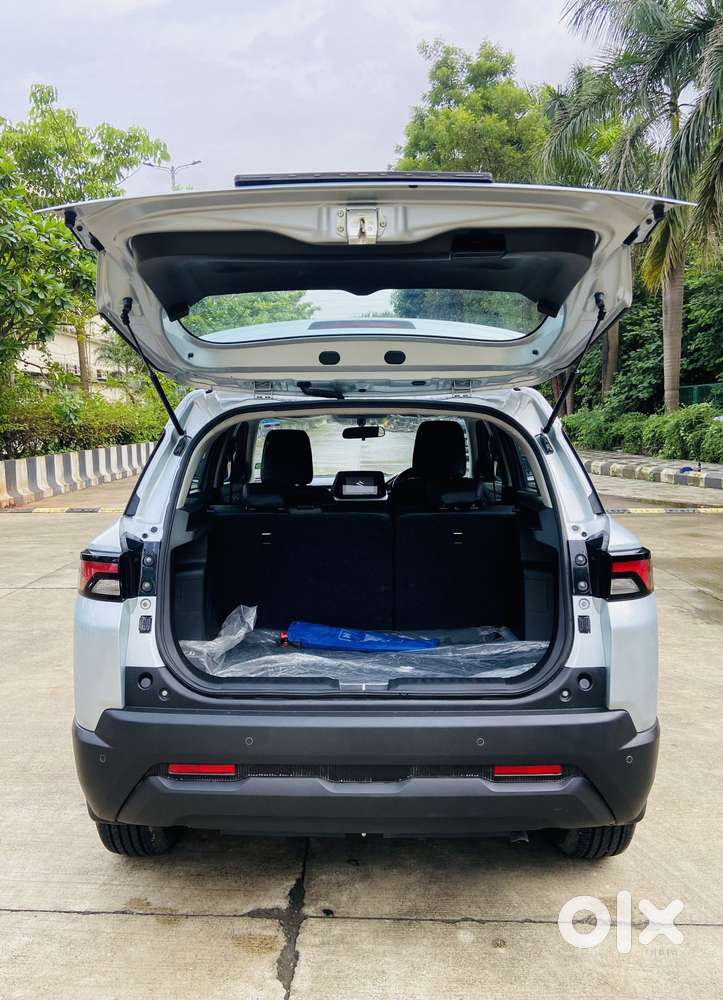 Maruti Suzuki Brezza 1.5 Vxi Smart Hybrid, 2025, Petrol