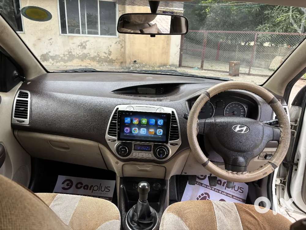Doctor Female Car Reparshing Done Tiptop Condition