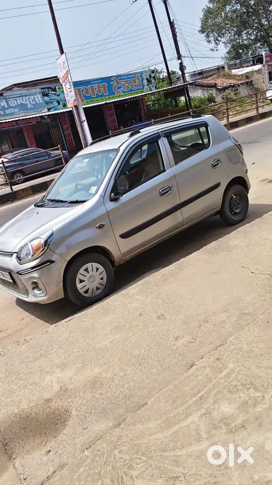 ऑटो 800 चलने में बहुत अच्छा खूबसूरत लुकिंग