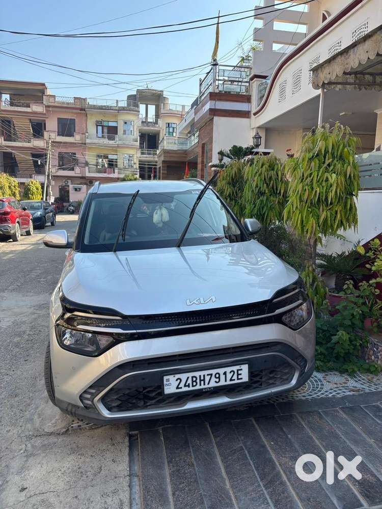 Kia Carens 2024 Petrol 14000 Km Driven