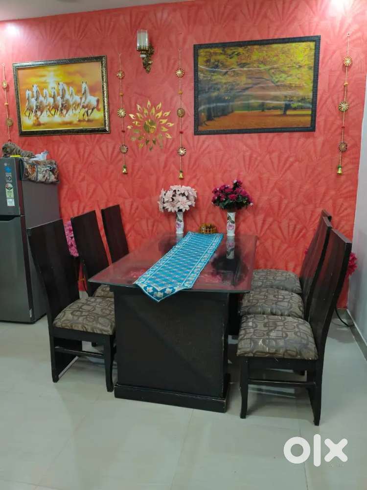 6 seater Dining table set for sale.