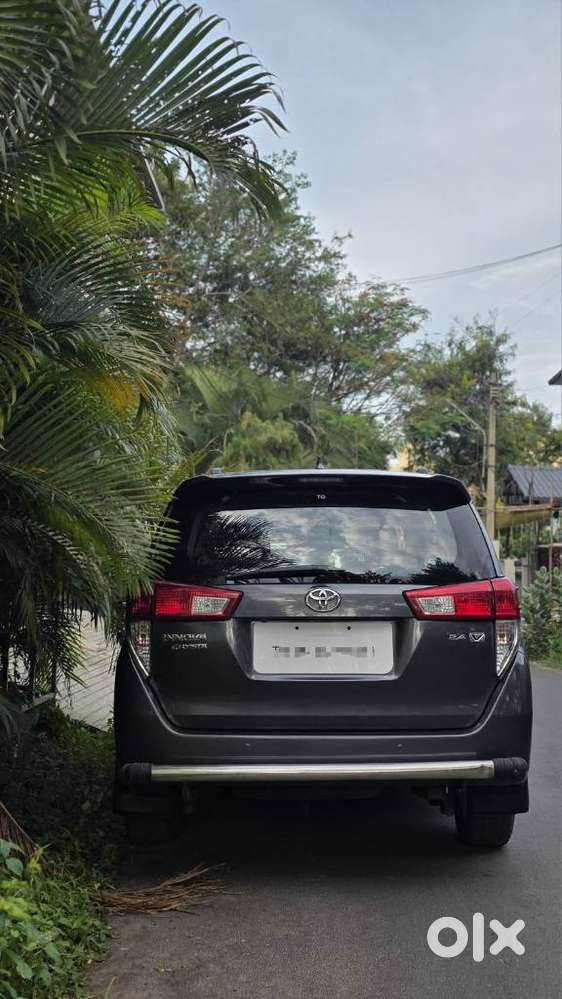 Toyota Innova Crysta 2.4 V, 2016, Diesel
