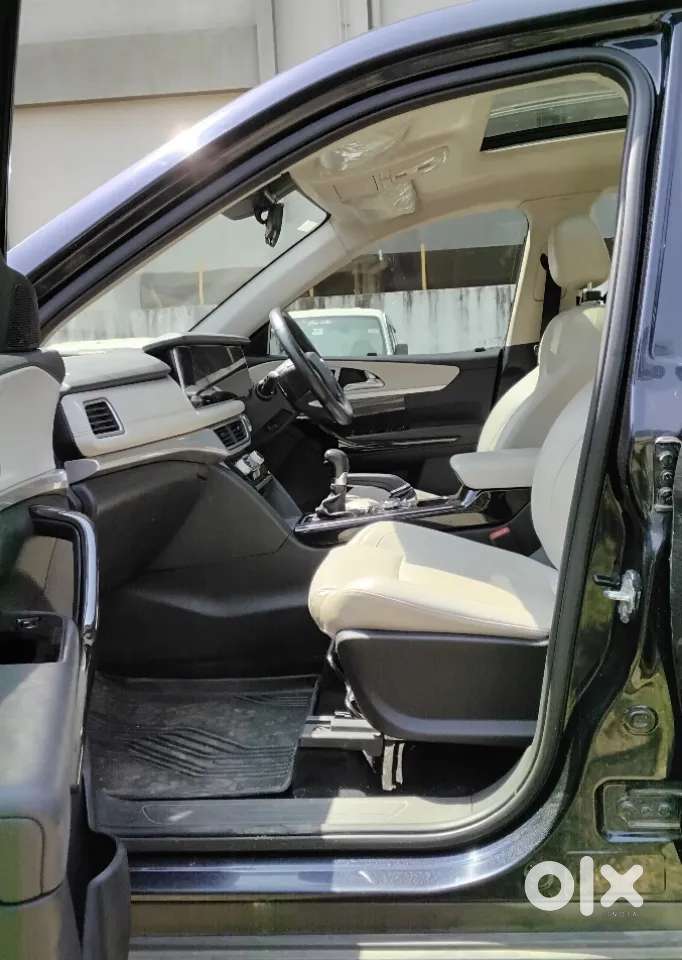 Mahindra Xuv700 2.2 Ax 7 Diesel At Str, 2022, Diesel