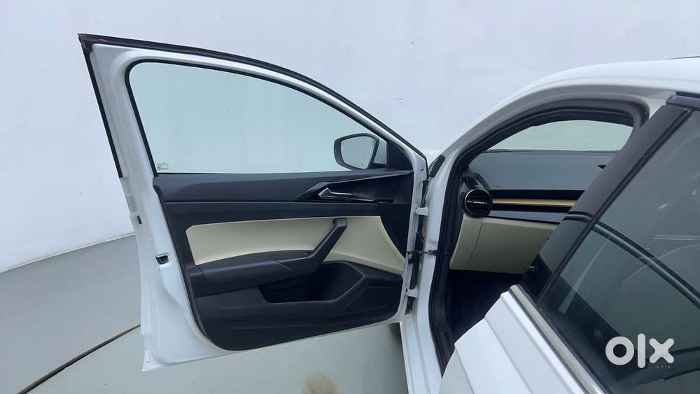 Skoda Slavia Style 1.0l Tsi At, 2022, Petrol