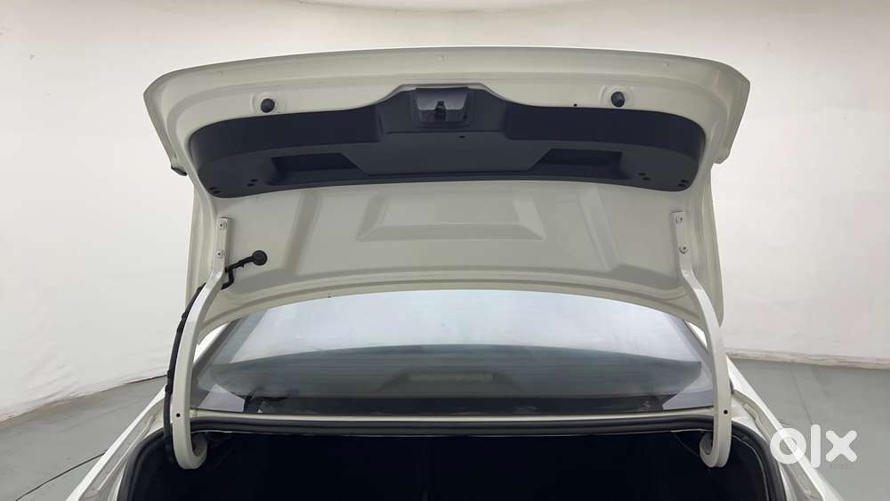 Skoda Slavia Style 1.0l Tsi At, 2022, Petrol