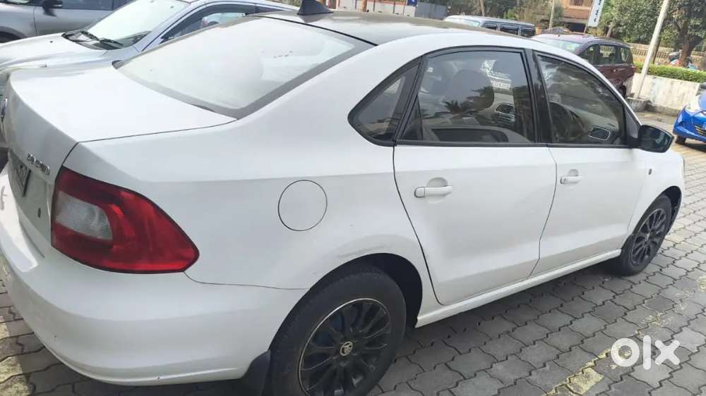 Skoda Rapid 2015 Diesel Auto 59500 Km Driven