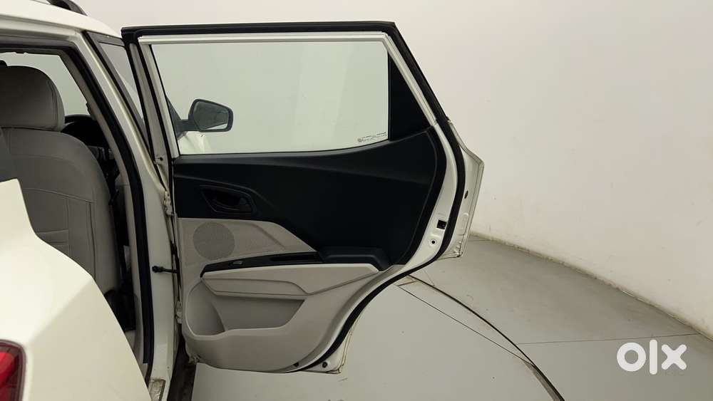 Mahindra Xuv300 1.2 W6 Amt Petrol, 2022, Petrol