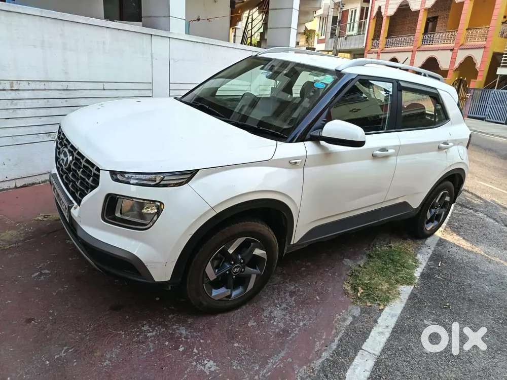 Hyundai Venue 2022 Petrol Well Maintained