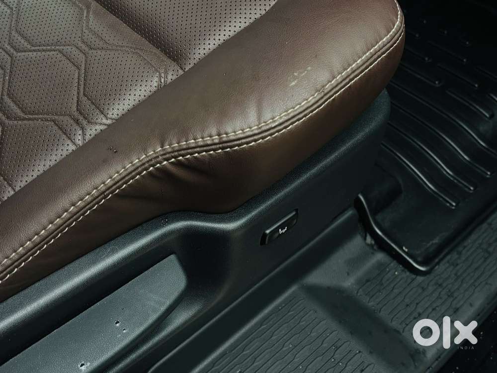 Toyota Innova Hycross 2.0 Zx (o) Hybrid 7 Str, 2025, Petrol